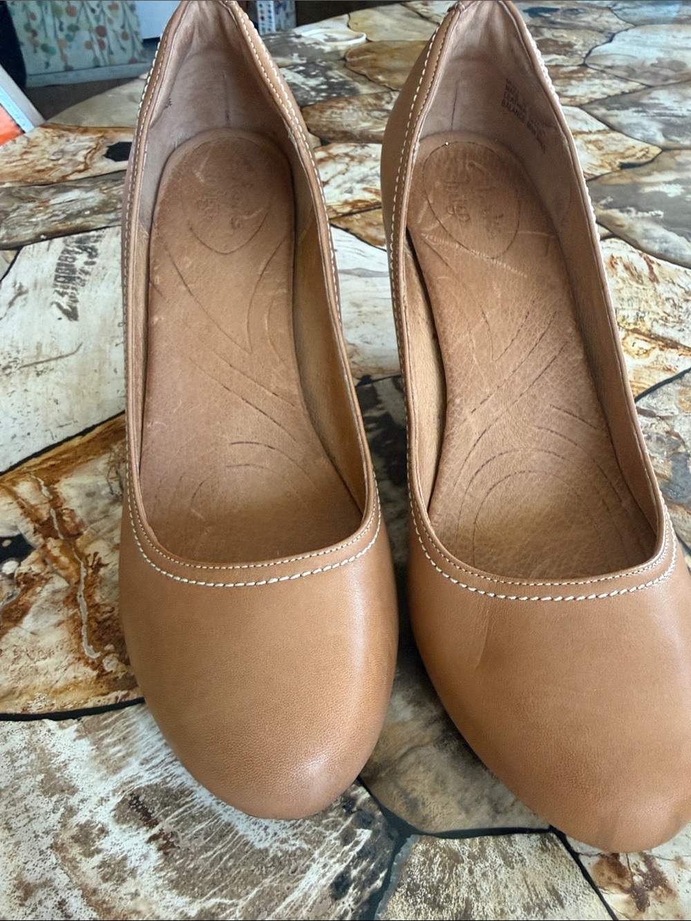 Clarks Indigo Cognac Leather Wooden Wedge Pumps Women’s Size 9.5 Comfort Shoes - Picture 2 of 6